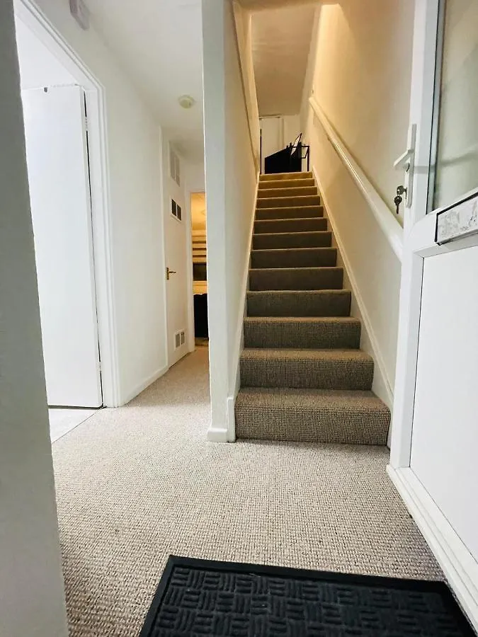 Lovely 1 Bed Home Near Hospital, With Parking & Garden Work Contractor Leisure, Sapphire CBG