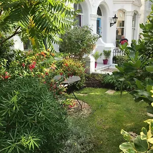 victorian-apartment-5-mins-from-the-sea.brighton-hotels-england.com/