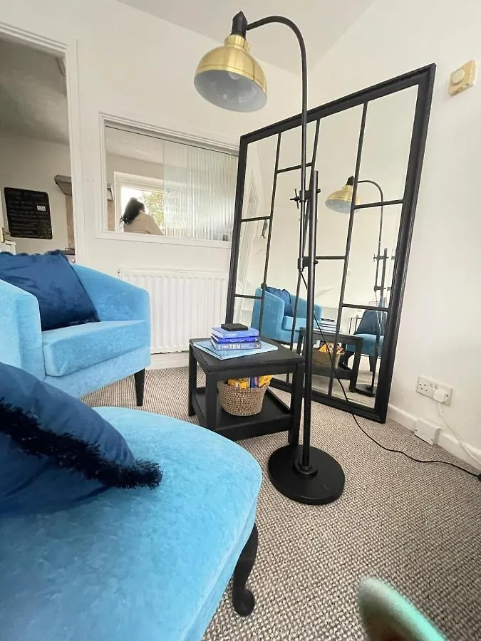 Lovely 1 Bed Home Near Hospital, With Parking & Garden Work Contractor Leisure, Sapphire Cambridge  0*, Cambridge (Cambridgeshire)