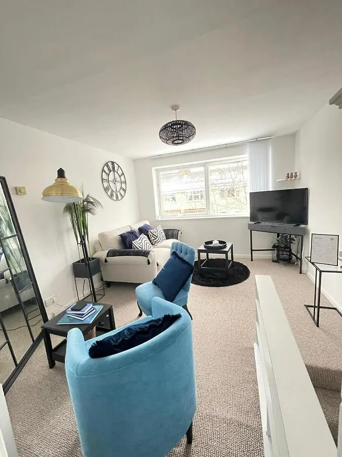 Lovely 1 Bed Home Near Hospital, With Parking & Garden Work Contractor Leisure, Sapphire Cambridge Сasa de vacaciones