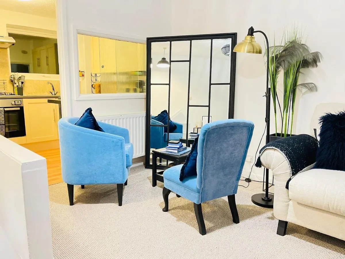 Lovely 1 Bed Home Near Hospital, With Parking & Garden Work Contractor Leisure, Sapphire Cambridge