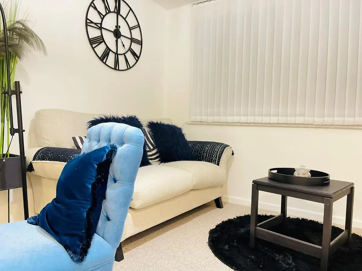 Lovely 1 Bed Home Near Hospital, With Parking & Garden Work Contractor Leisure, Sapphire Cambridge