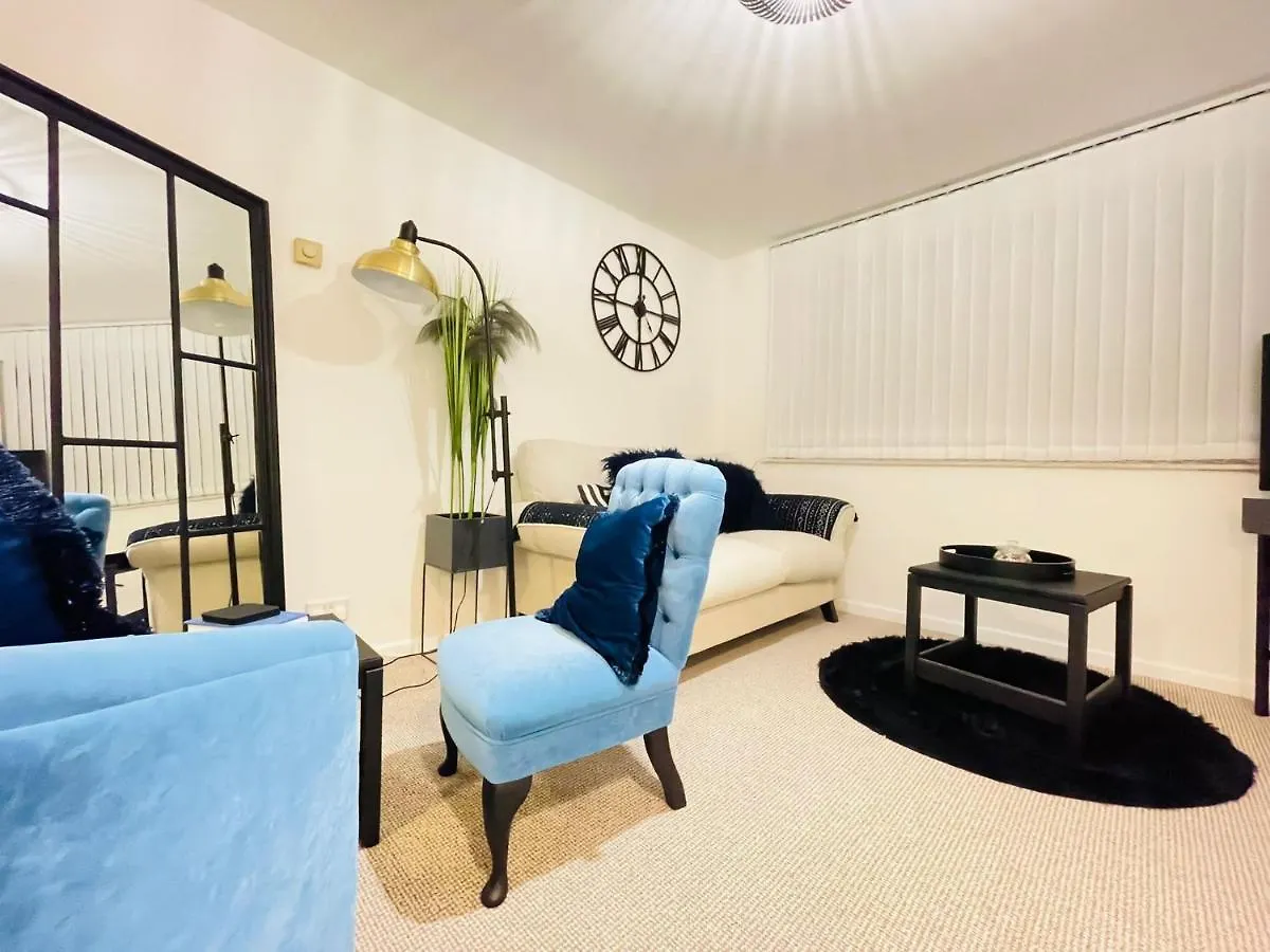 Lovely 1 Bed Home Near Hospital, With Parking & Garden Work Contractor Leisure, Sapphire Cambridge  United Kingdom