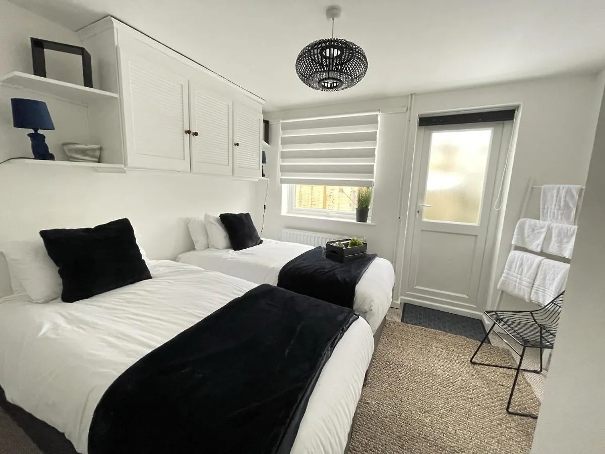 Lovely 1 Bed Home Near Hospital, With Parking & Garden Work Contractor Leisure, Sapphire Cambridge  Holiday home Cambridge (Cambridgeshire)